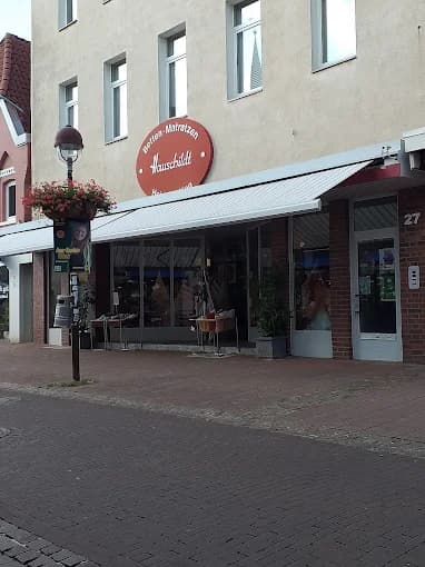 Helle Markise am Geschäft Hauschildt